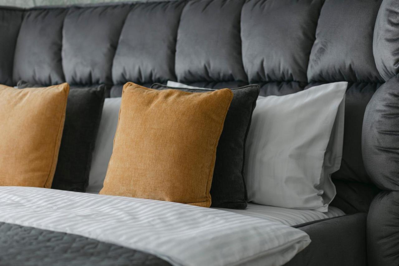 The Forest - Luxe Central Apt With Free Secured Parking Brasov Luaran gambar