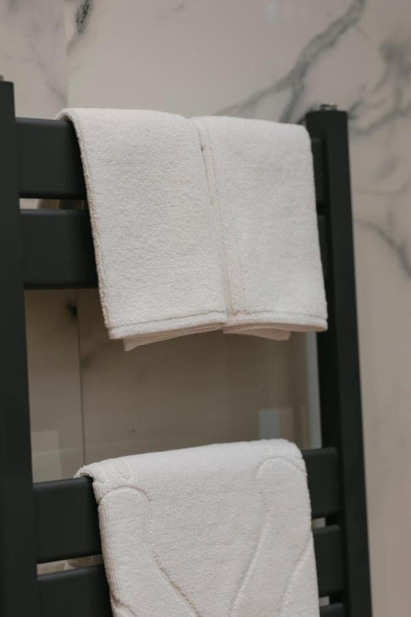 The Forest - Luxe Central Apt With Free Secured Parking Brasov Luaran gambar