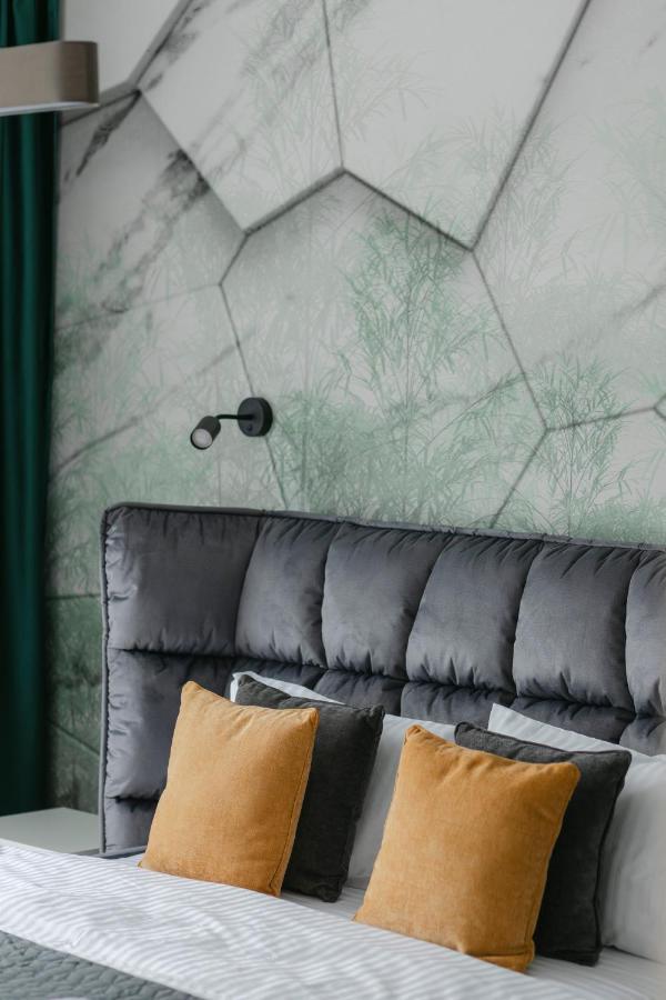 The Forest - Luxe Central Apt With Free Secured Parking Brasov Luaran gambar
