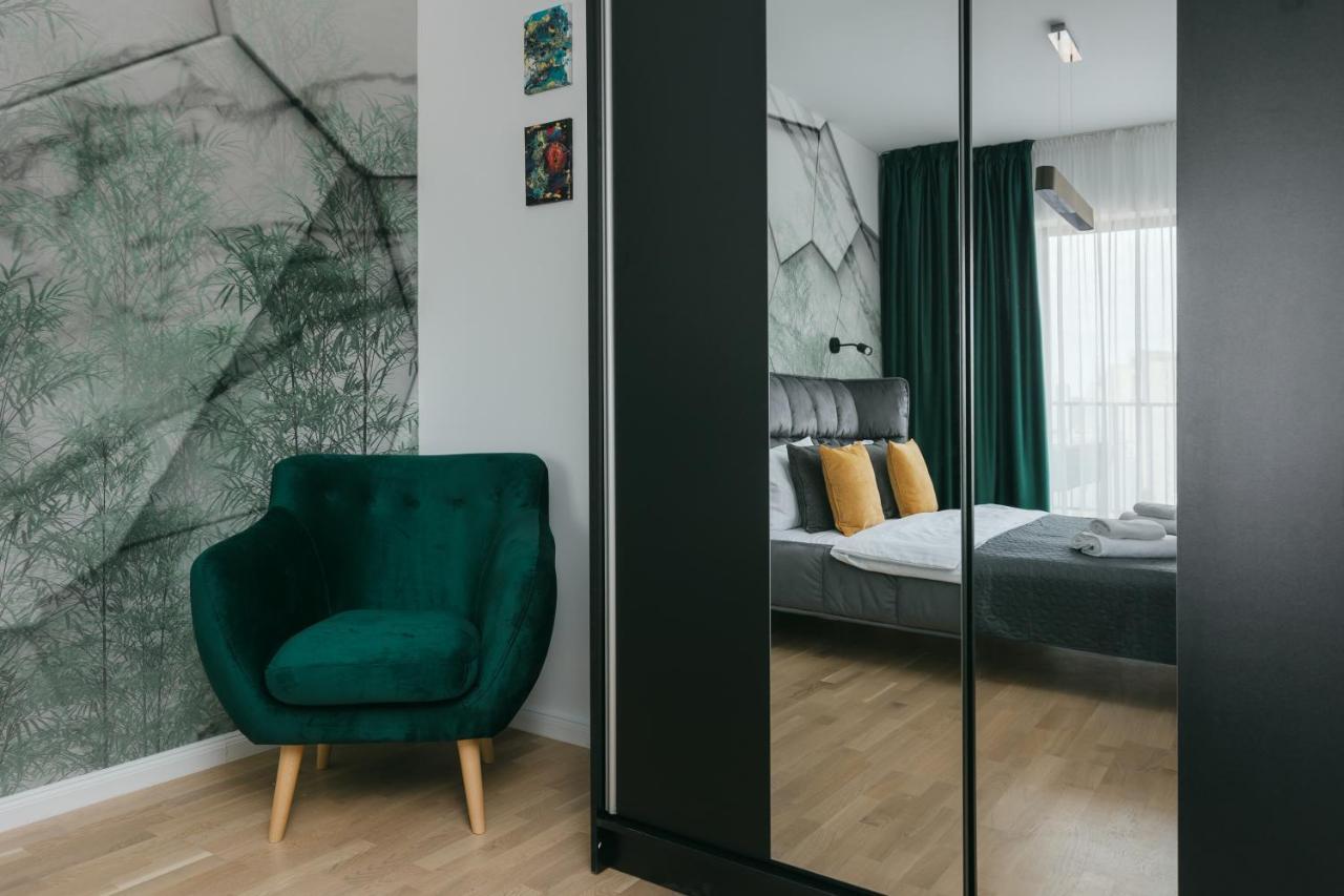 The Forest - Luxe Central Apt With Free Secured Parking Brasov Luaran gambar